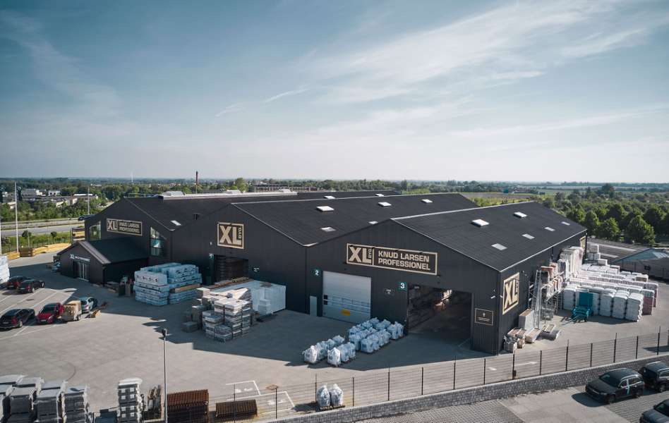 Building merchants chain store expert clads own building in steel profiles, XL-BYG Knud Larsen Professionel Roskilde, Gammel Marbjergvej 20, 4000 Roskilde